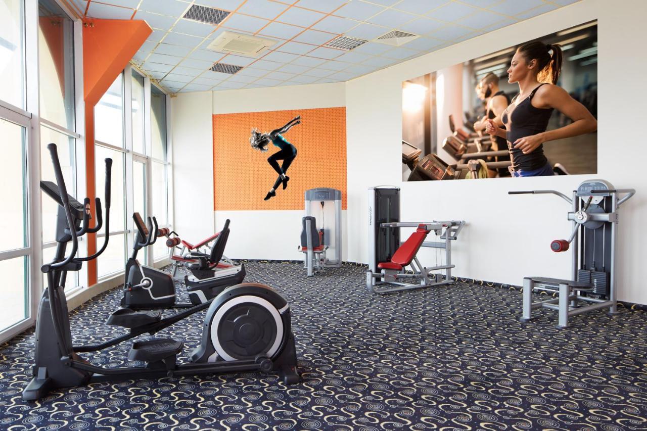 Planeta Hotel & Aquapark Free Beach Access Sunny Beach Buitenkant foto A typical gym