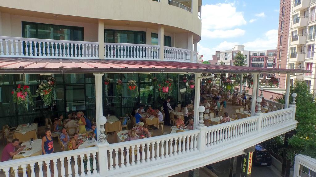 Planeta Hotel & Aquapark Free Beach Access Sunny Beach Buitenkant foto A restaurant in the resort