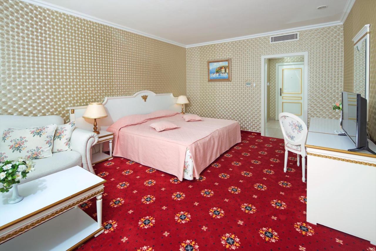 Planeta Hotel & Aquapark Free Beach Access Sunny Beach Buitenkant foto A room at the hotel