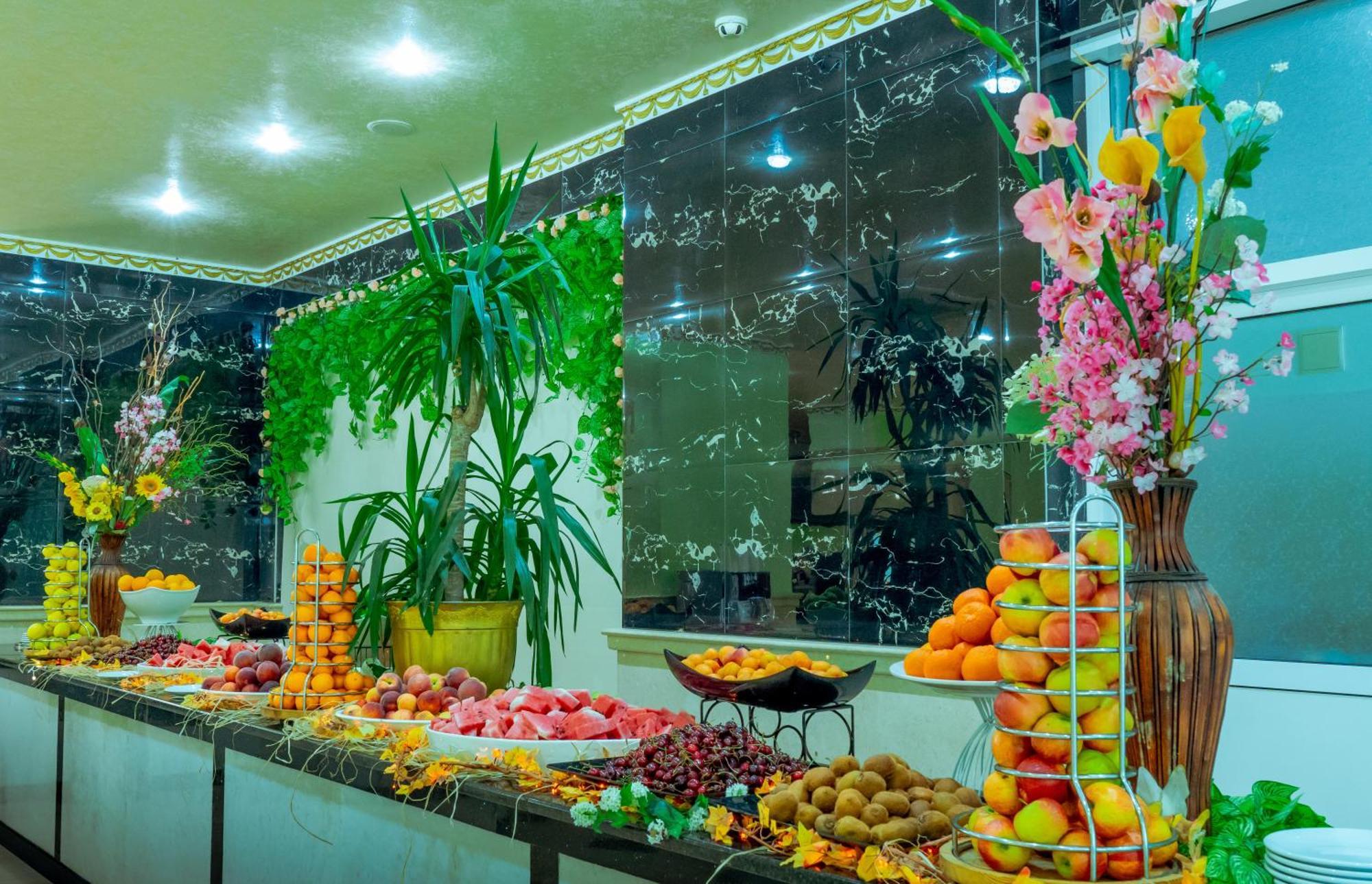Planeta Hotel & Aquapark Free Beach Access Sunny Beach Buitenkant foto Fruit buffet