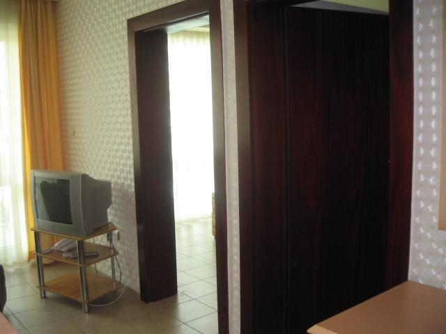 Planeta Hotel & Aquapark Free Beach Access Sunny Beach Kamer foto A pocket door