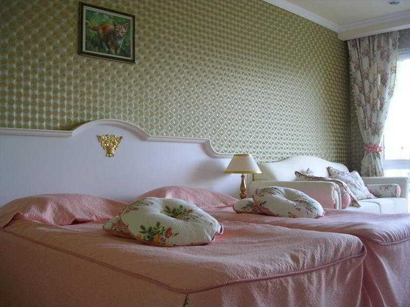 Planeta Hotel & Aquapark Free Beach Access Sunny Beach Buitenkant foto A bedroom at the hotel