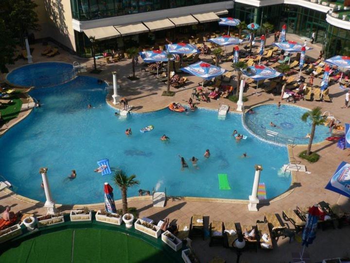 Planeta Hotel & Aquapark Free Beach Access Sunny Beach Buitenkant foto The swimming pool at the complex