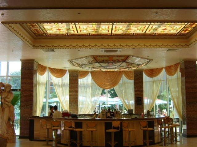 Planeta Hotel & Aquapark Free Beach Access Sunny Beach Buitenkant foto The bar at the lobby