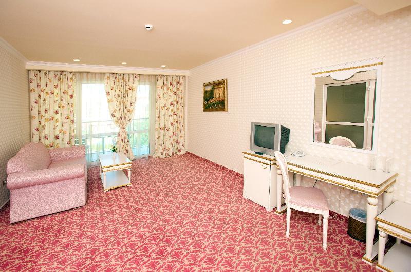 Planeta Hotel & Aquapark Free Beach Access Sunny Beach Buitenkant foto A room at the hotel