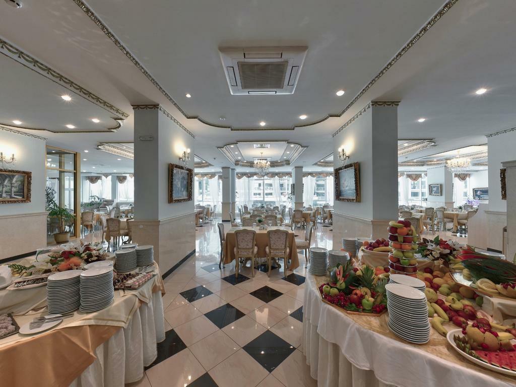 Planeta Hotel & Aquapark Free Beach Access Sunny Beach Buitenkant foto The interior of the restaurant