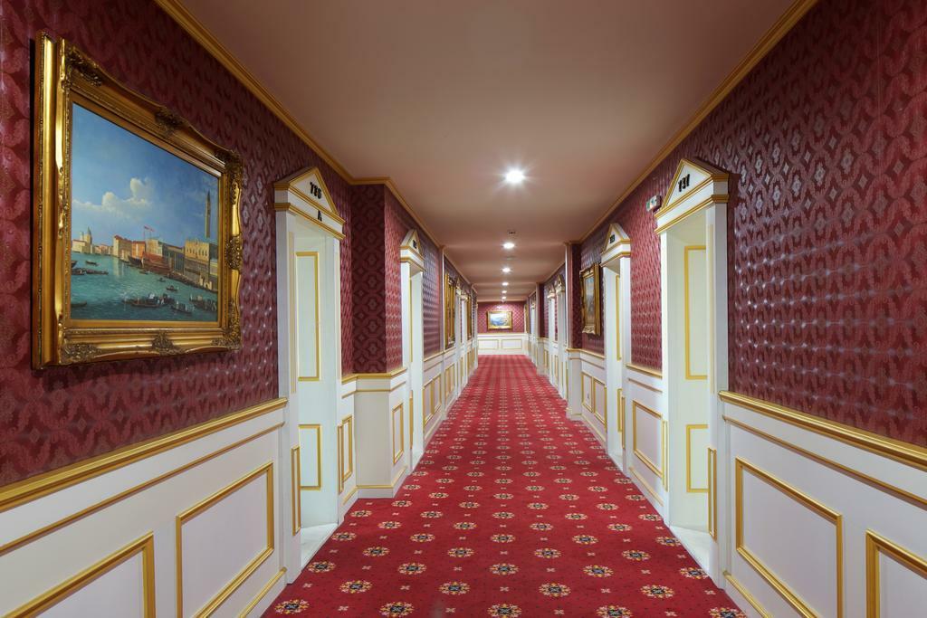 Planeta Hotel & Aquapark Free Beach Access Sunny Beach Buitenkant foto A corridor