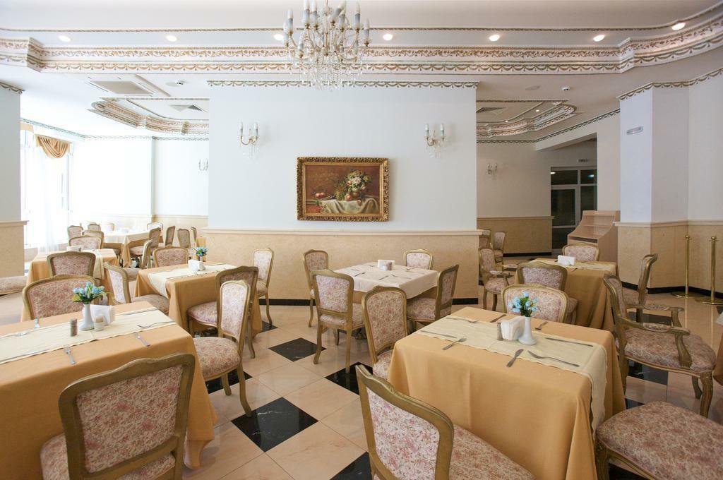 Planeta Hotel & Aquapark Free Beach Access Sunny Beach Buitenkant foto Restaurant