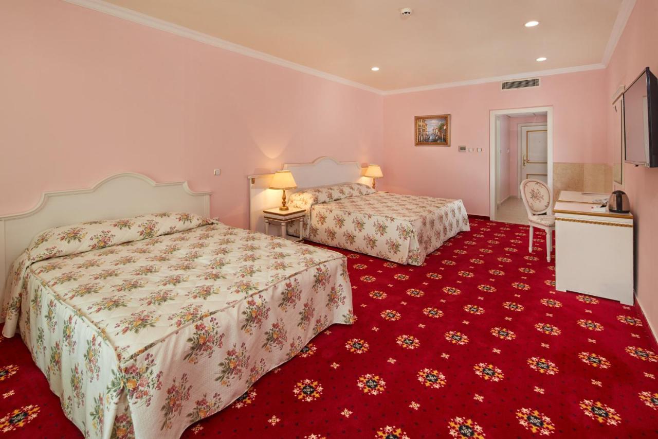 Planeta Hotel & Aquapark Free Beach Access Sunny Beach Buitenkant foto A room at the hotel